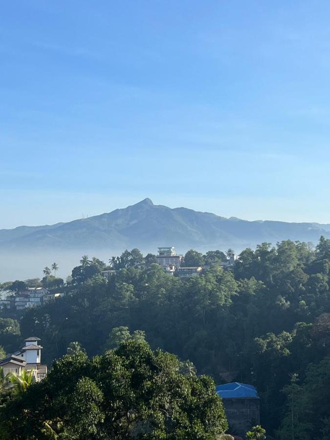 Hansons Homestay 캔디 외부 사진